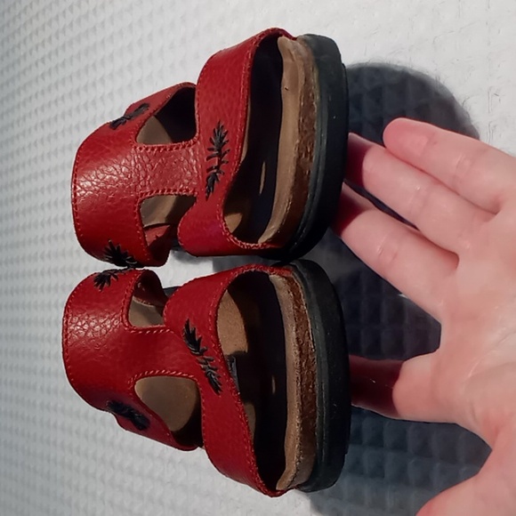 Marina Luna Size 6 Red Leather Sandal With Black Stitching Cork Footbed - Picture 3 of 11